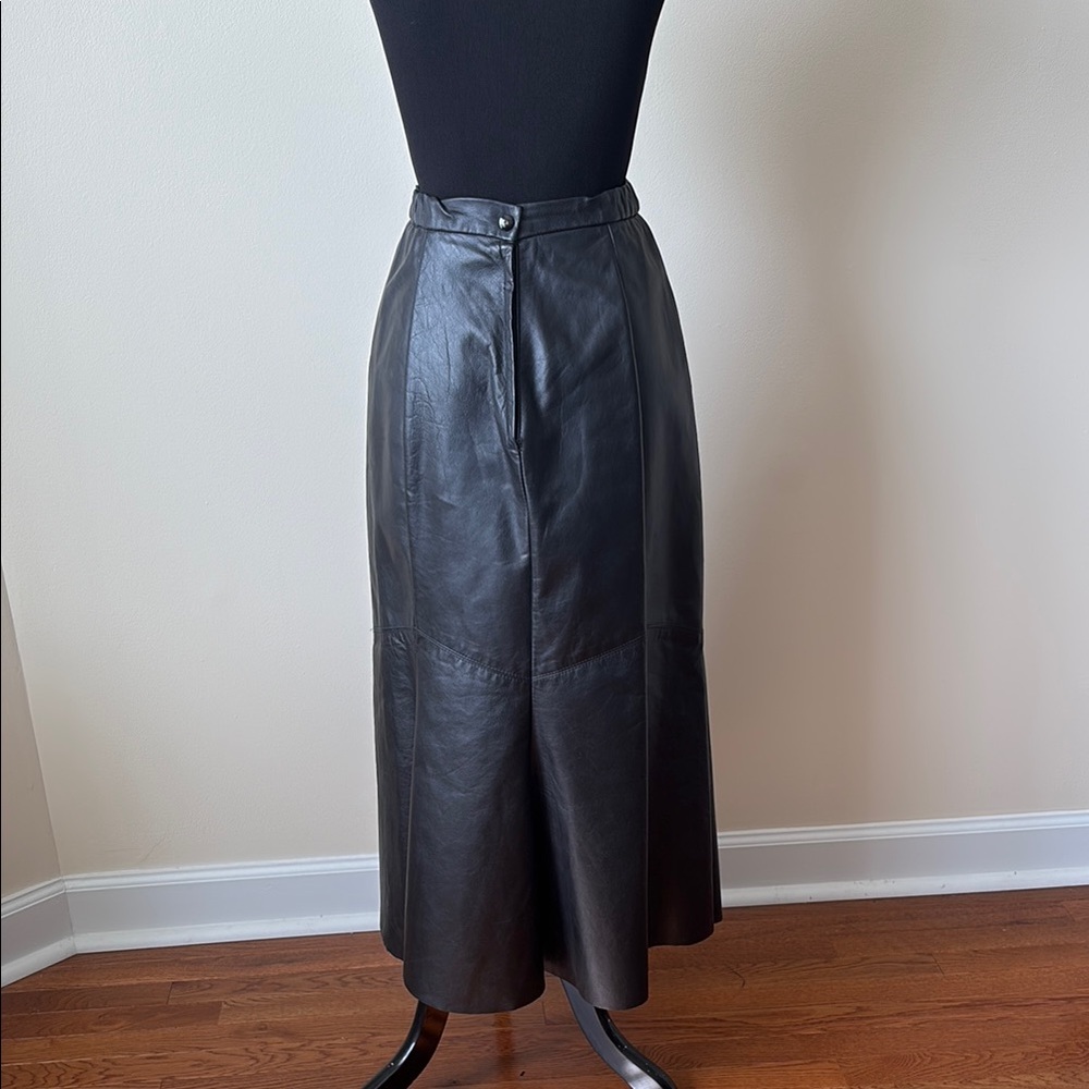 Vintage Elegant Black Leather Skirt - Picture 5 of 15